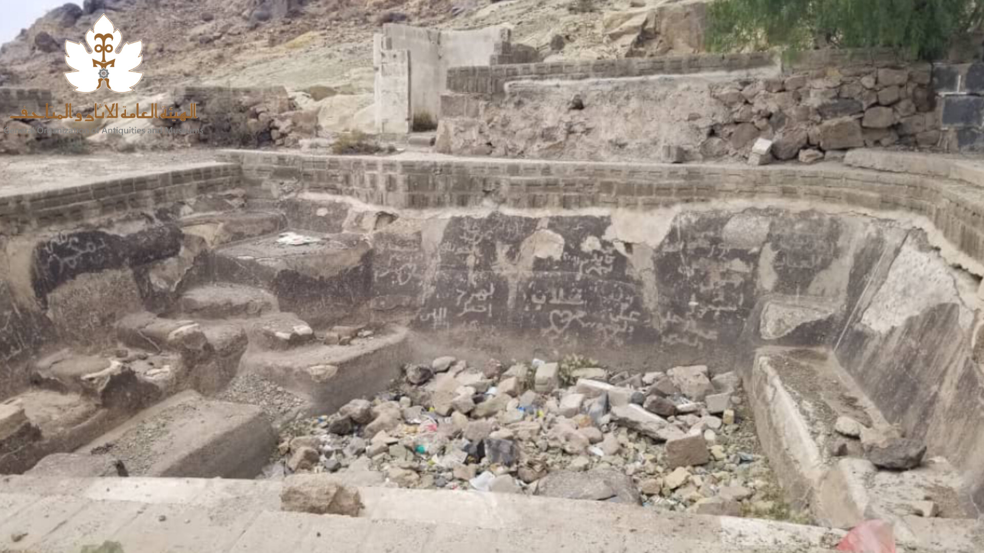 رئيس الهيئة العامة للآثار والمتاحف يتفقد المواقع الأثرية في منطقة دار الحيد بأمانة العاصمة - صورة إضافية 2